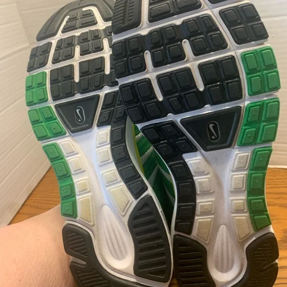 Nike Women’s 12 Green White & Yellow Athletic Running Shoes - Picture 14 of 14